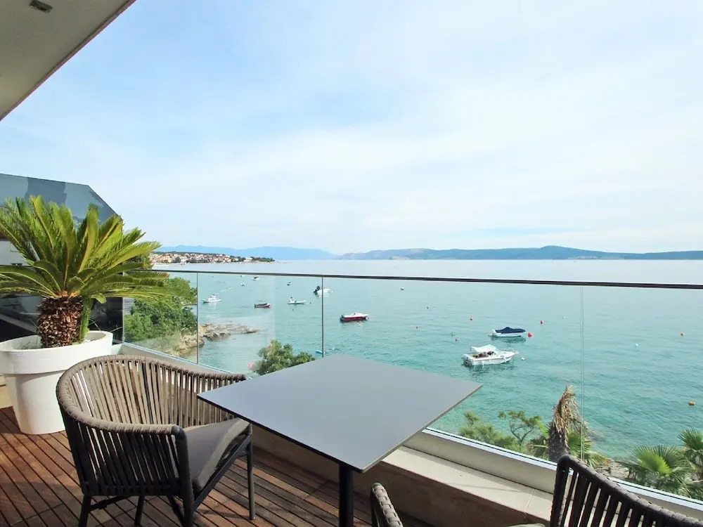 Apartment for 4 Persons with a Private Pool And Sea View in Crikvenica