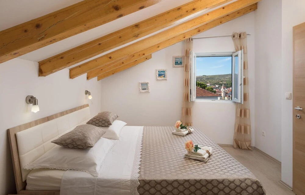 Amazing Home In Milna