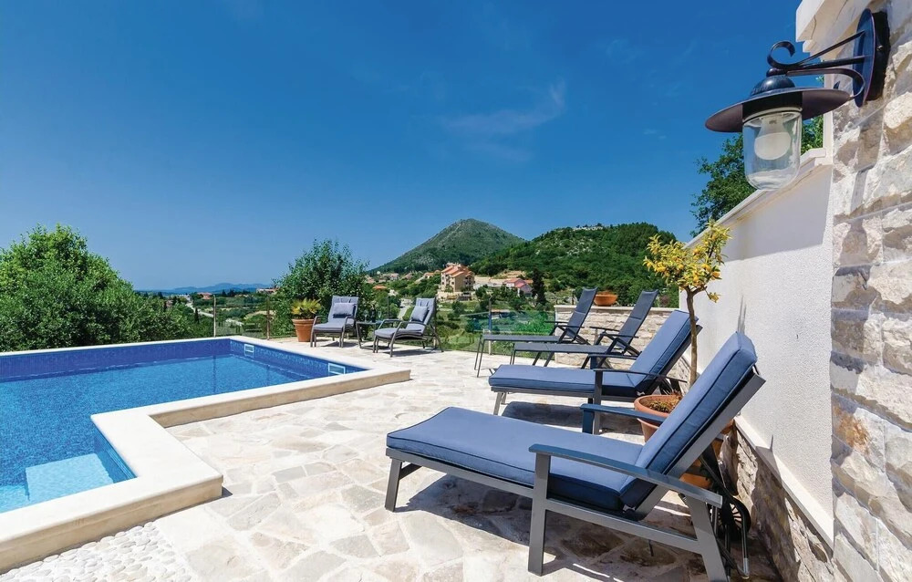 Stunning Home in Orasac With Wifi and 3 Bedrooms