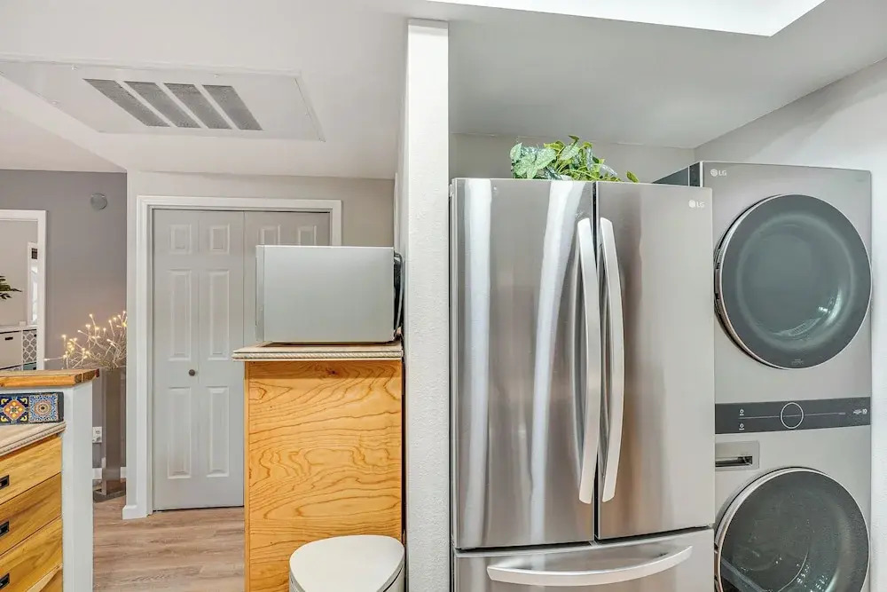 2 Mi to Tucson Mall: Condo w/ Pool & Hot Tub!