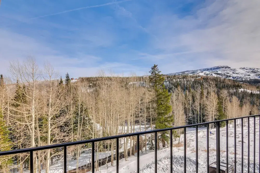 1/2 Mi to Brian Head Resort! Mtn-view Condo