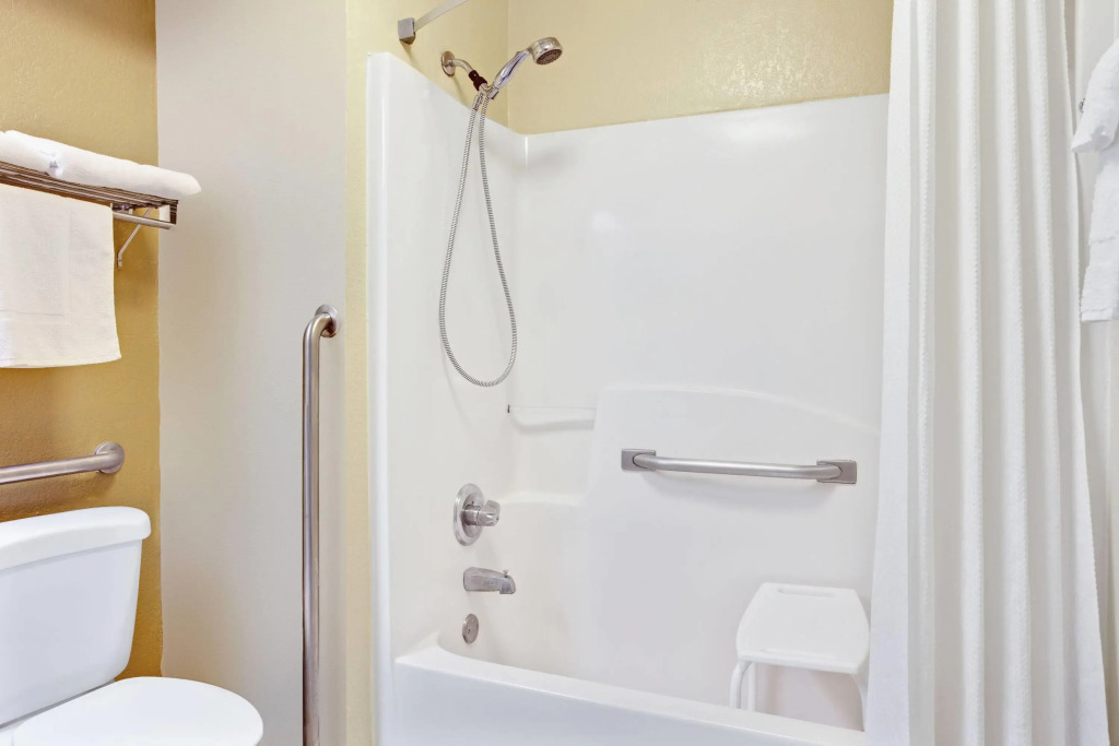 Days Inn & Suites by Wyndham Stockbridge South Atlanta