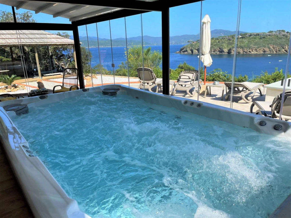 Villa in Posizione Panoramica-Villa Punta Pareti
