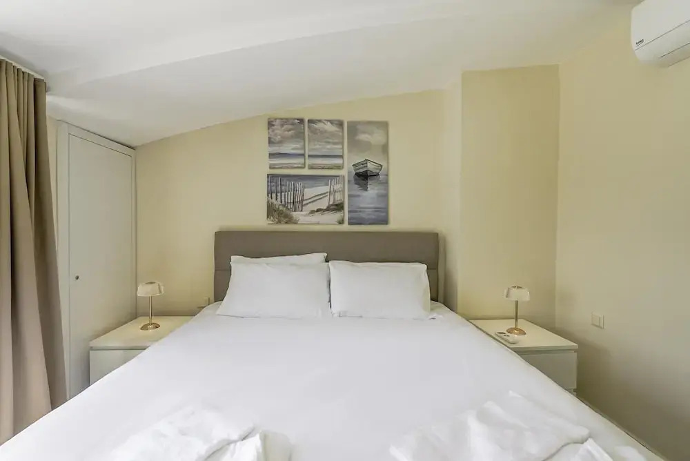 Flat w Shared Pool and Balcony 8 min to Beach
