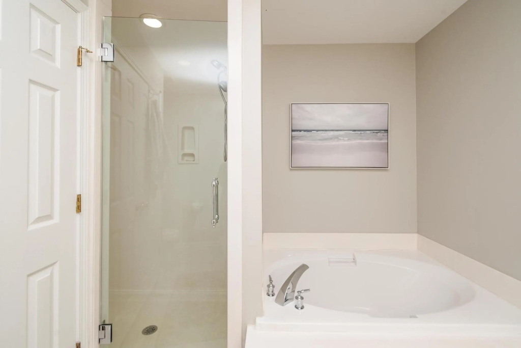 Southern Shores Oak Island Oceanfront with Pool Villa