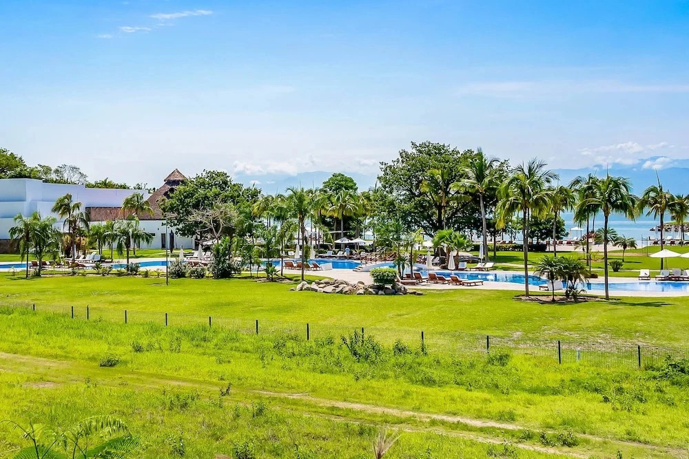 Ocean-view Getaway With Patio, Grill, Roof Deck, & On-site Pools