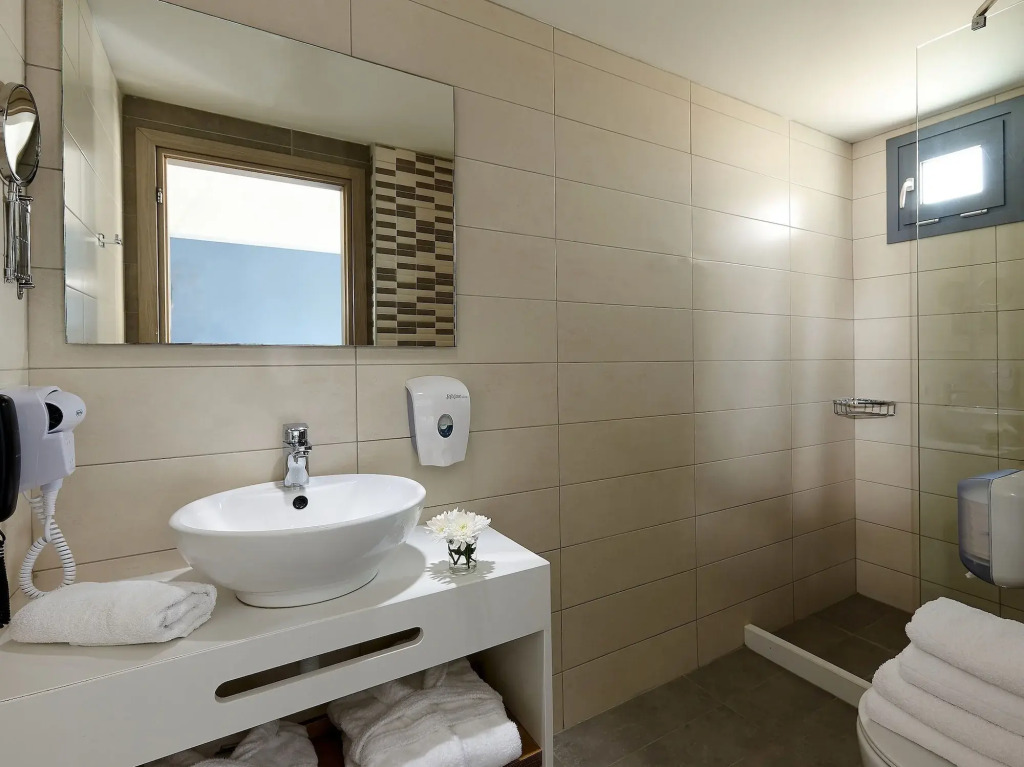 Pollis Hotel