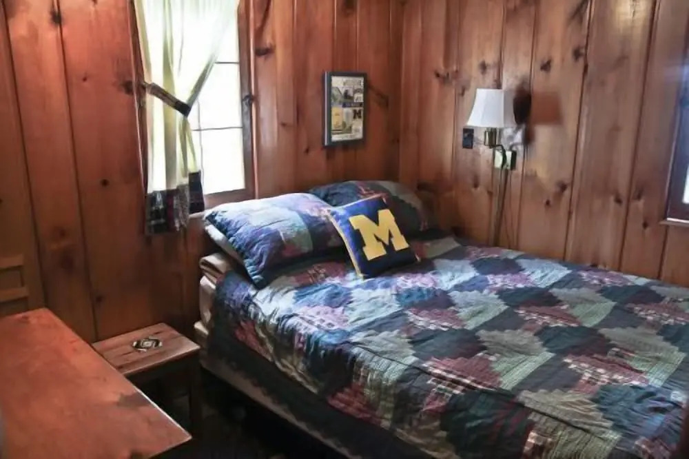 #2 - M Den 2 Bedroom Cabin by RedAwning