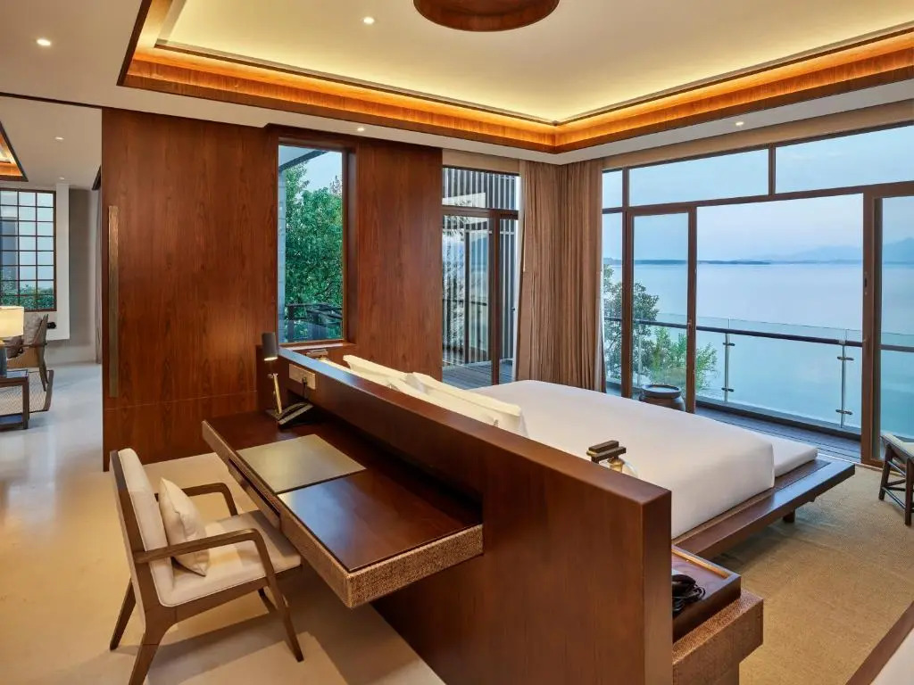 Lushan West Sea Resort, Curio Collection by Hilton