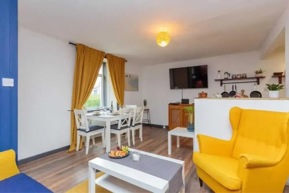 1 Bedroom Scottish Cottage-on Street Parking