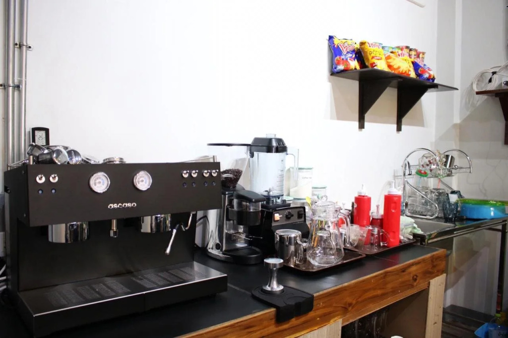 My Box Hostel  Cafe