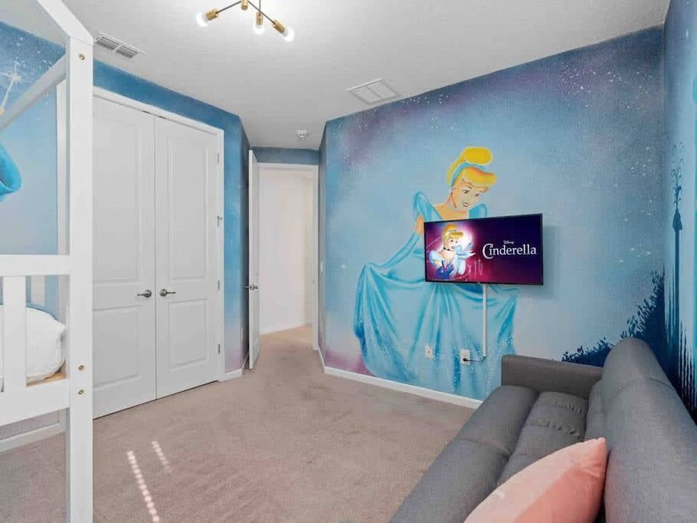 Super Giant - 12bd 12bas - Sleep 38 Near Disney