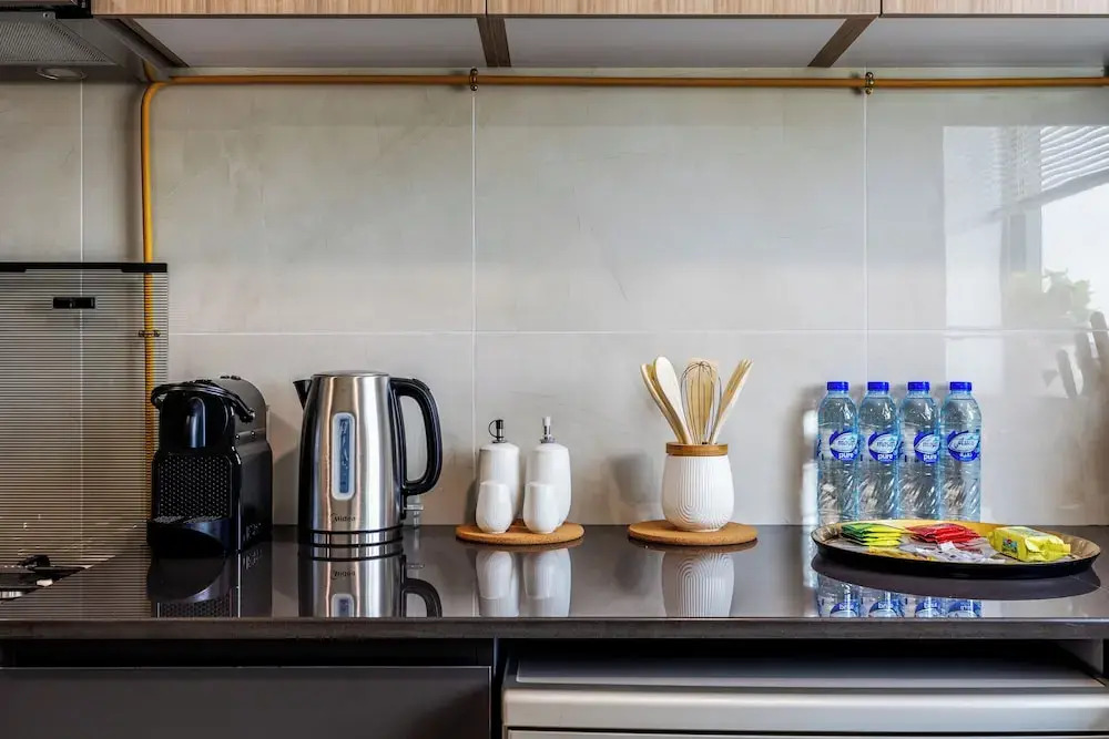 Waves - Stylish 1BR Close to IMG World & Global Village