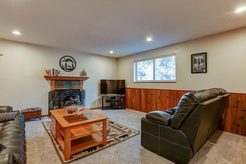 Larkspur Trail 3 Bedroom Home by RedAwning