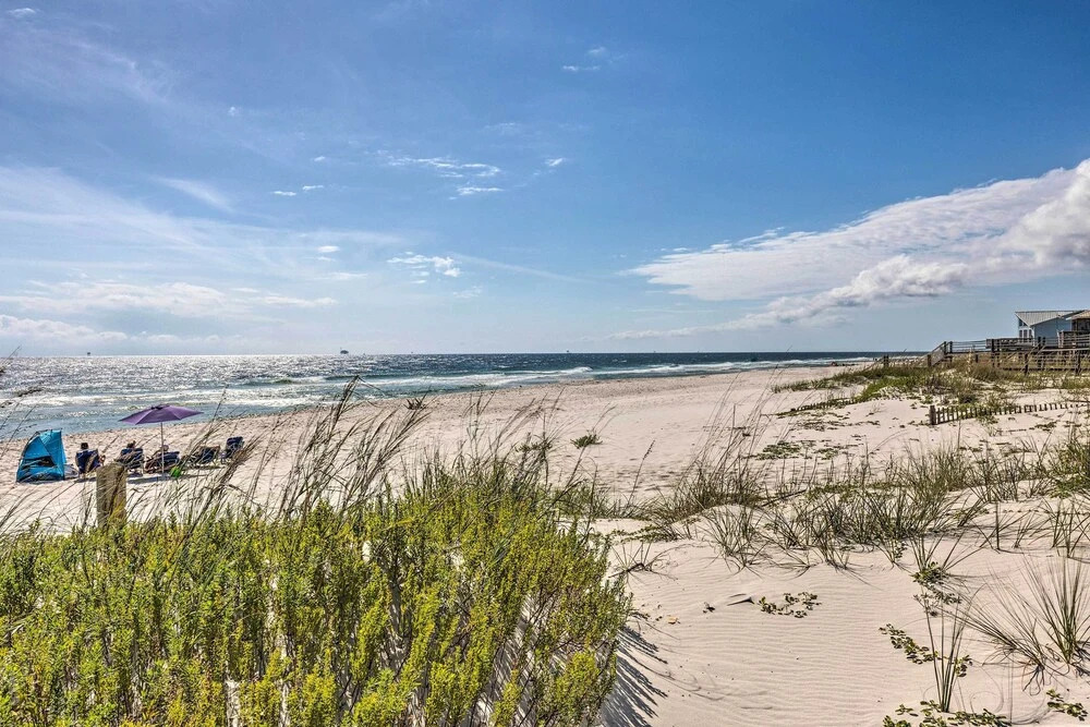 Cute & Cozy Gulf Shores Bungalow: 1/2 Mi to Beach!