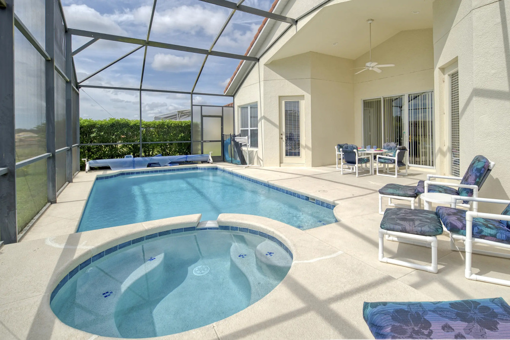 Gorgeous 5 bed with south facing pool, Davenport, US