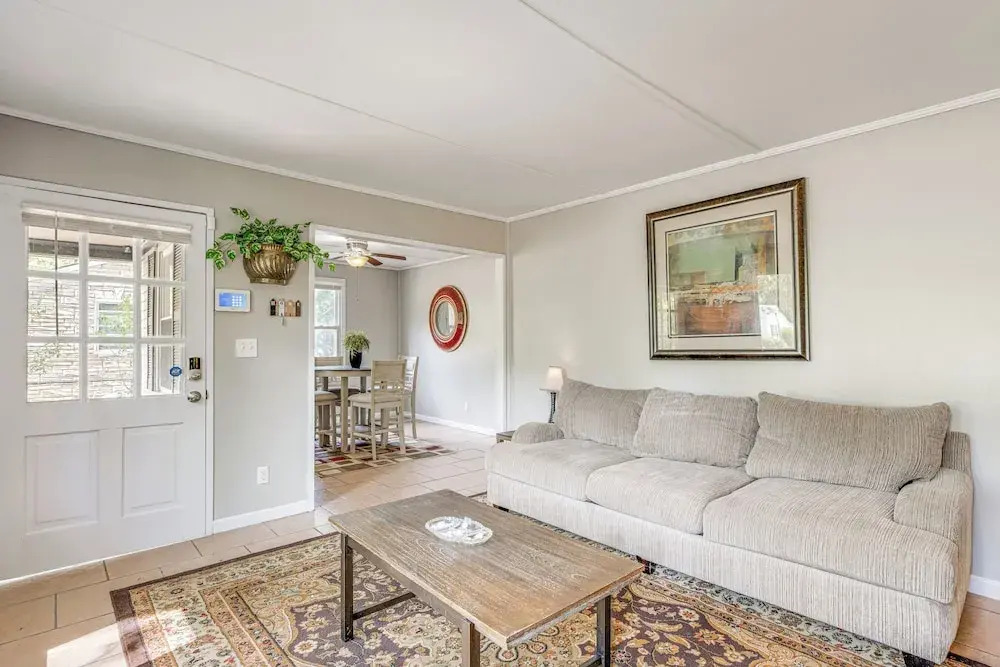 1 Mi to Robins Afb: Family-friendly Home!