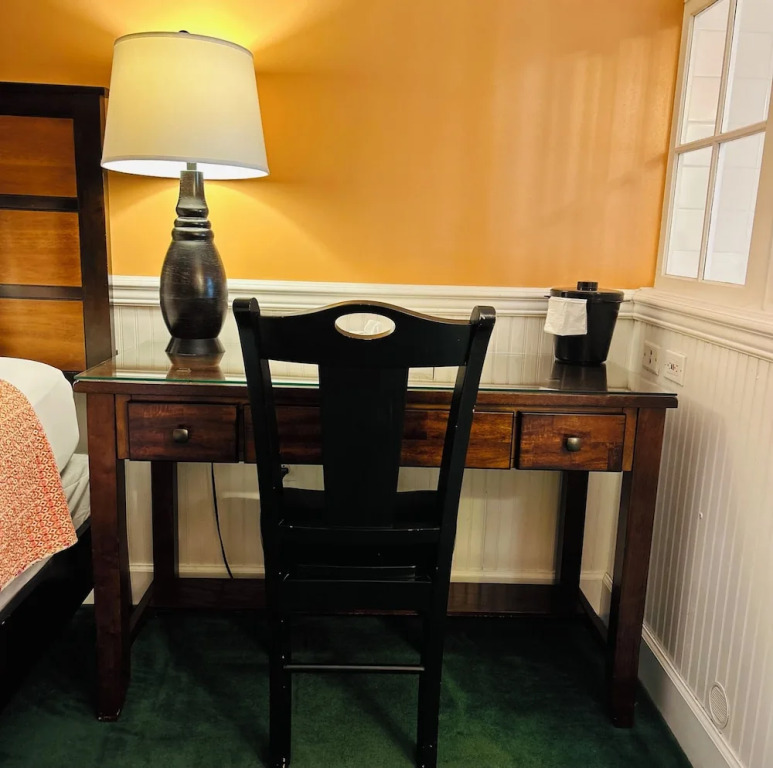 County Clare Irish Hotel & Pub