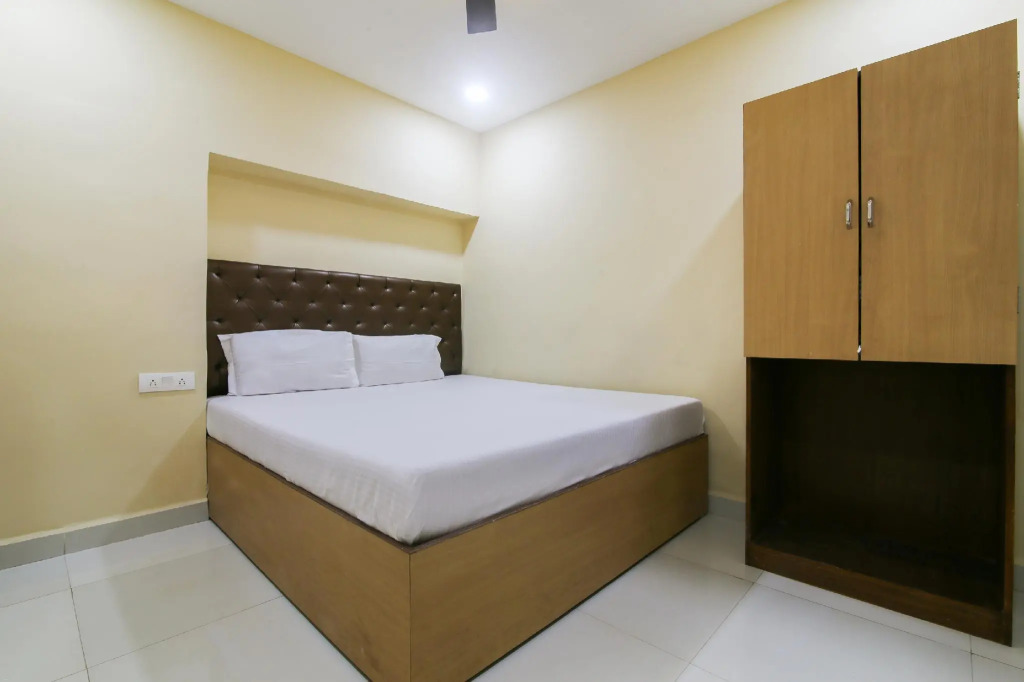 OYO Flagship 60029 Maina Mansion