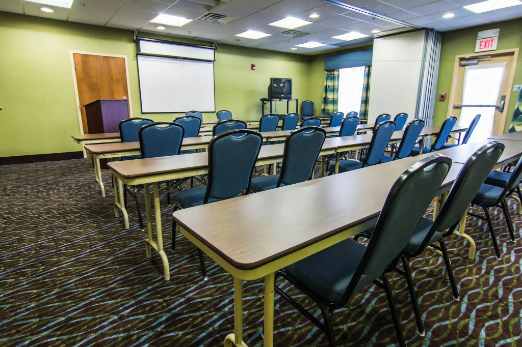 Holiday Inn Express and Suites Winchester by IHG