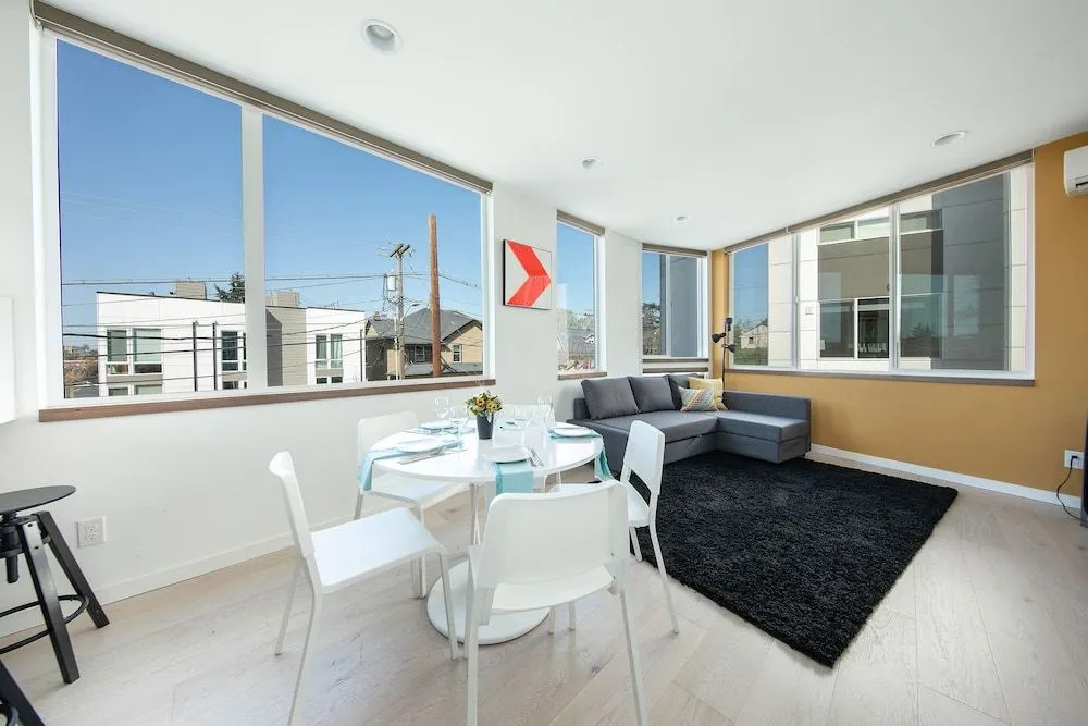 Hosteeva Modern Townhome w Rooftop