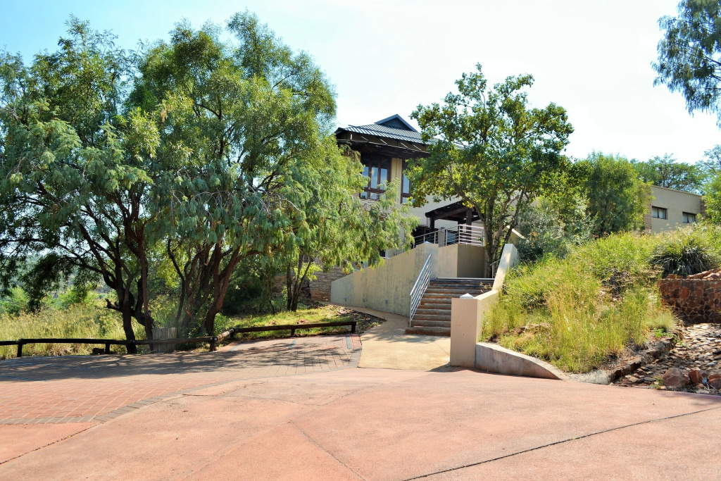 Newburg Lodge & Luxury Bush Tents, Elements Private Golf Reserve