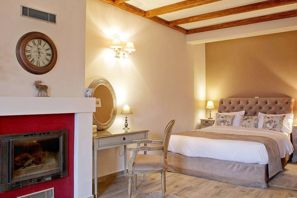 AlmondHouse Suites with Fireplace