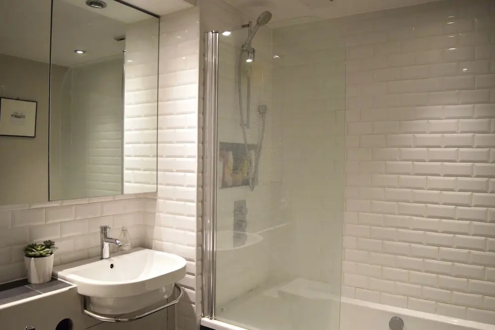 1 Bedroom Apartment in Clapham With Balcony