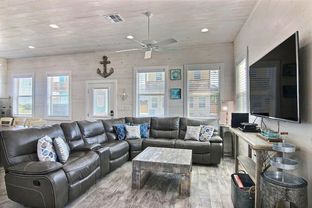 Good Times and Tan Lines - 4 Br home
