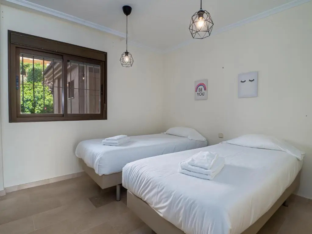 2297 Superb 2 bedrooms with seaview