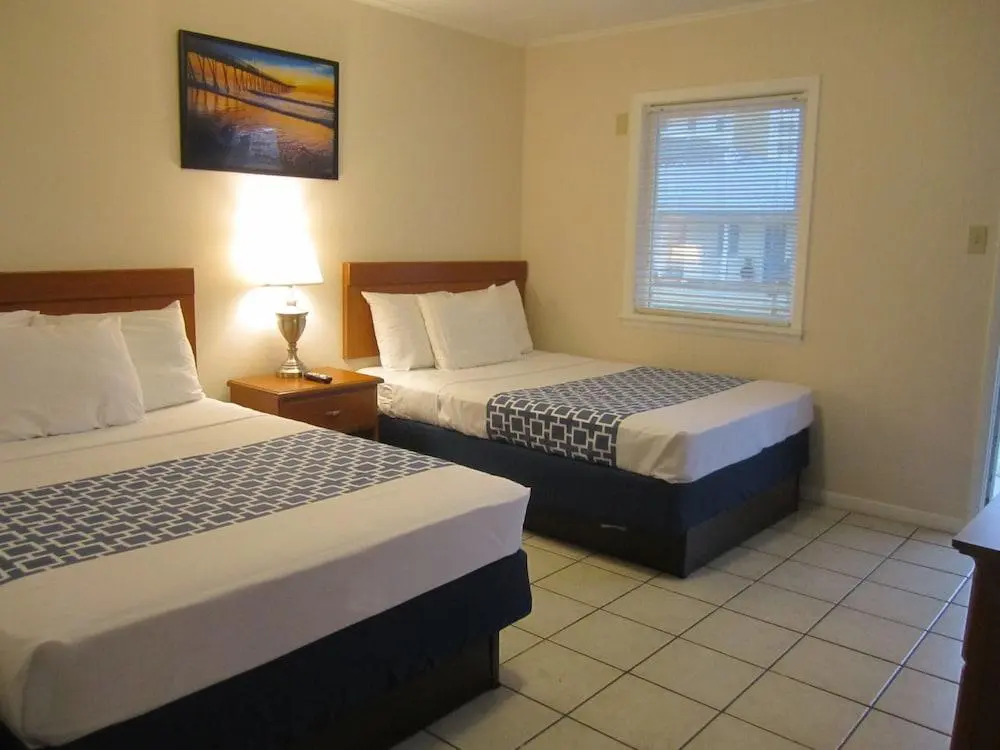 Dolphin Oceanfront Motel - Nags Head