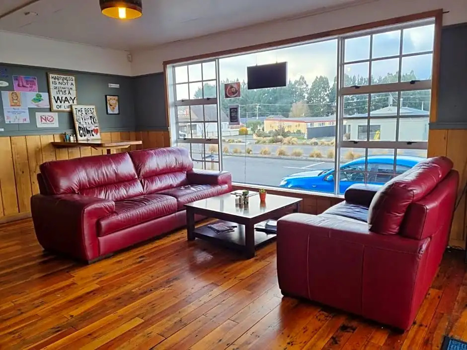 Oasis Bar & Hotel