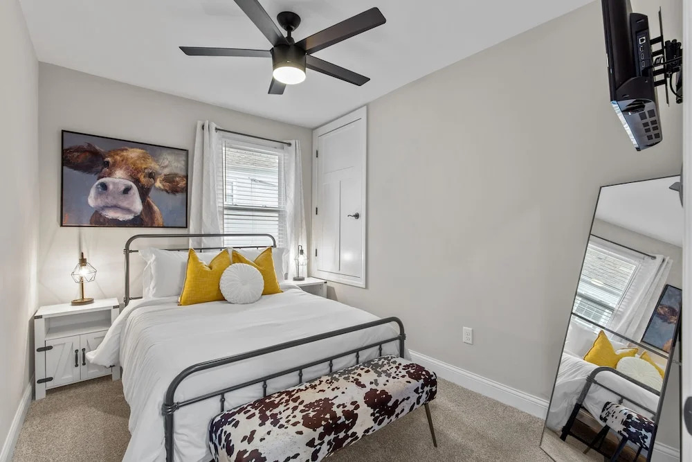 Blue Door Bungalow | JZ Vacation Rentals