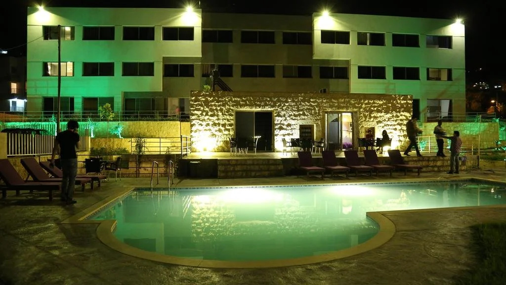 VU'Z Hotel Apt