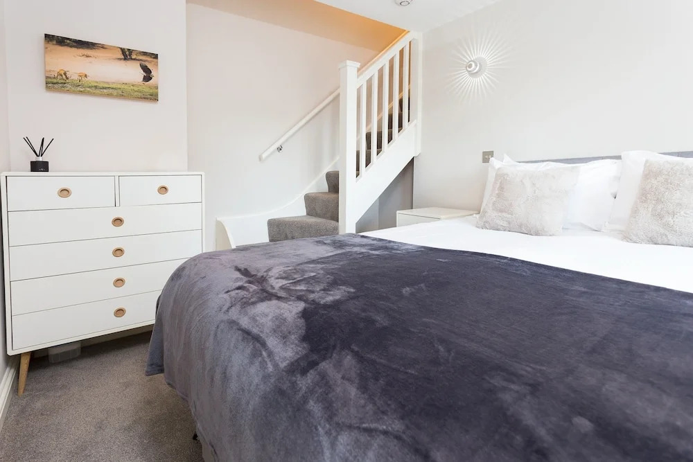 1 Bedroom Flat with Terrace in South West London