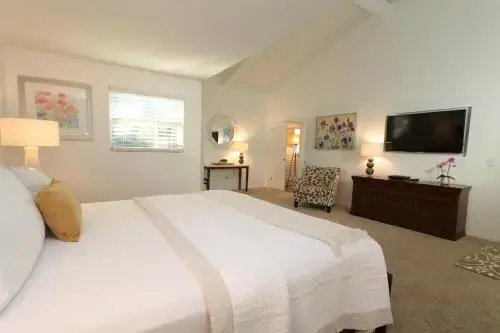 Lobos Lodge