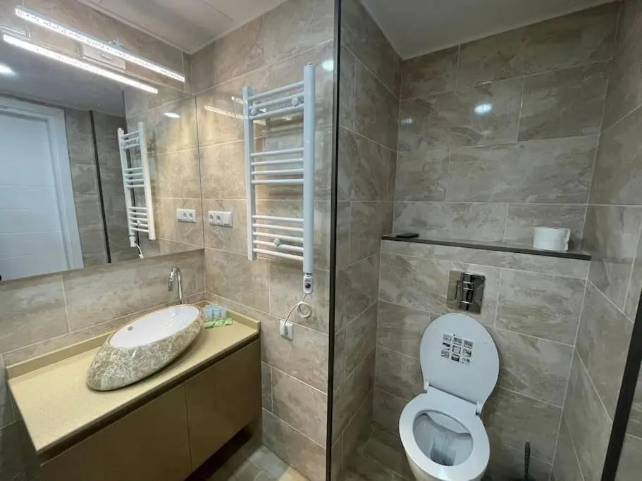 Leo Group Luxury Apartment 1834 Alliance Palace