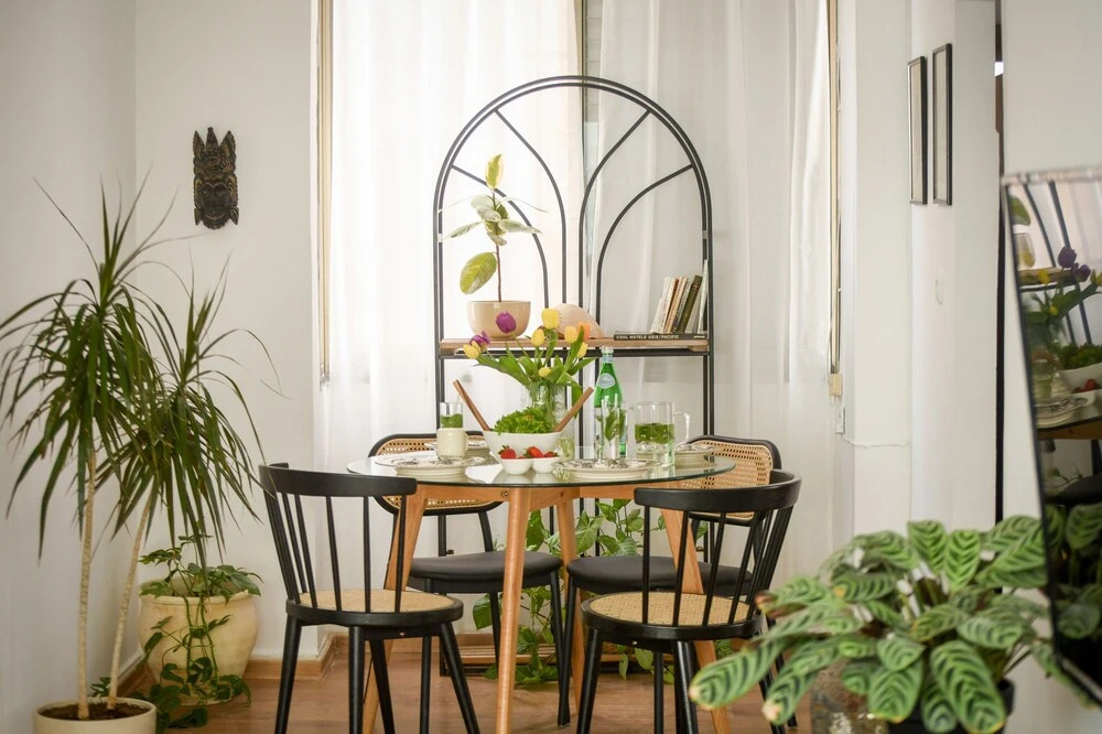Stylish 2-Bedroom Green Oasis