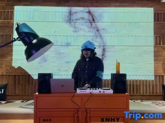 HIHAT Pioneer Art Hotel