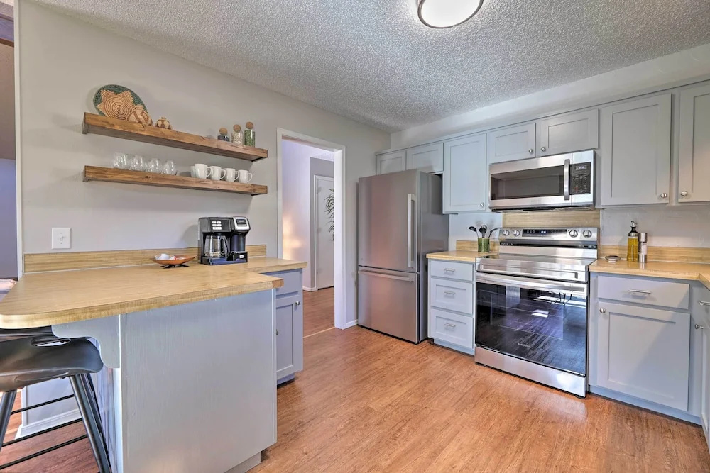 Modern Fayetteville Home < 1 Mi to U of A!