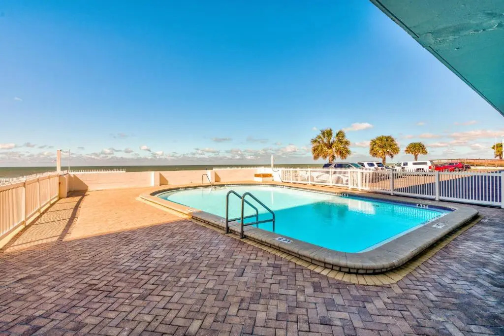 Sunset Chateau 611