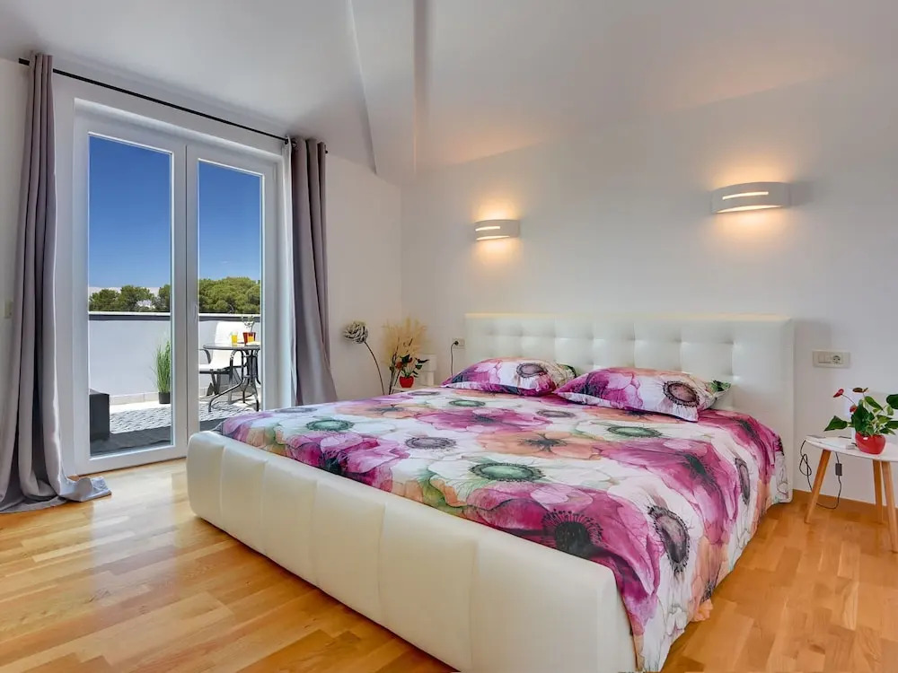Villa in Pula near Beach with Private Pool
