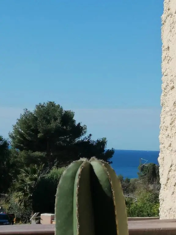Sanary les gorguettes, studio avec terrasse vue mer