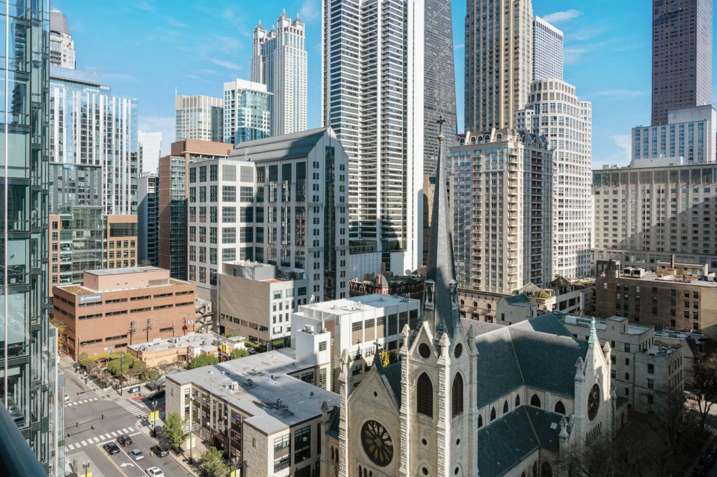 Chicago | Stunning 1BD/1BA River North Apartment
