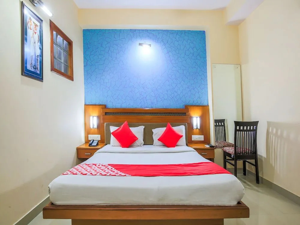 OYO 15782 Hotel Royal Residency