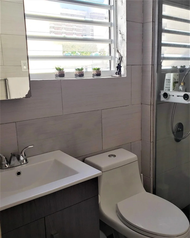 Brand NEW Studio 1 Block to Beach/lagoon