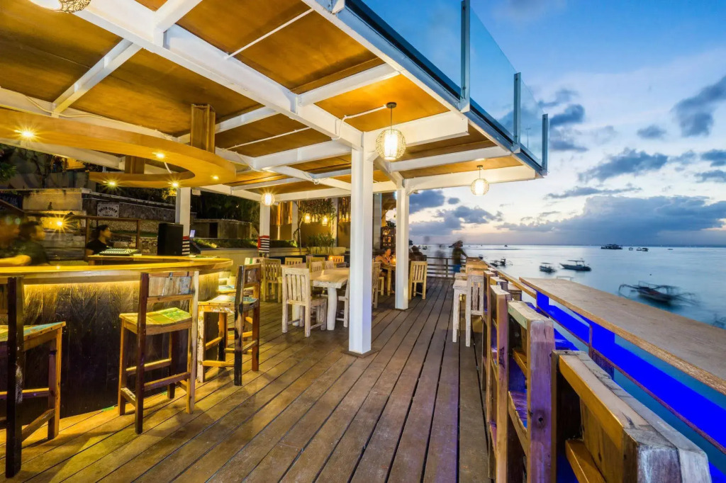 Ware Ware Surf Bungalow Lembongan