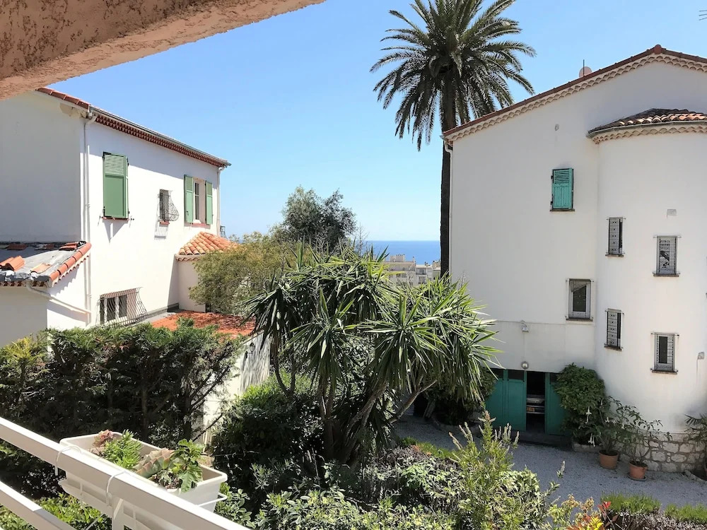 Lovely flat with terrace 5 min walk from sea