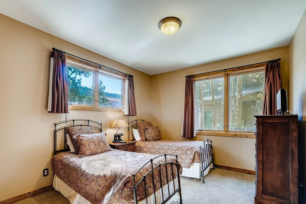 Private Hot Tub & Walking Distance To Gondola-4br Sleeps 14 4 Bedroom Home