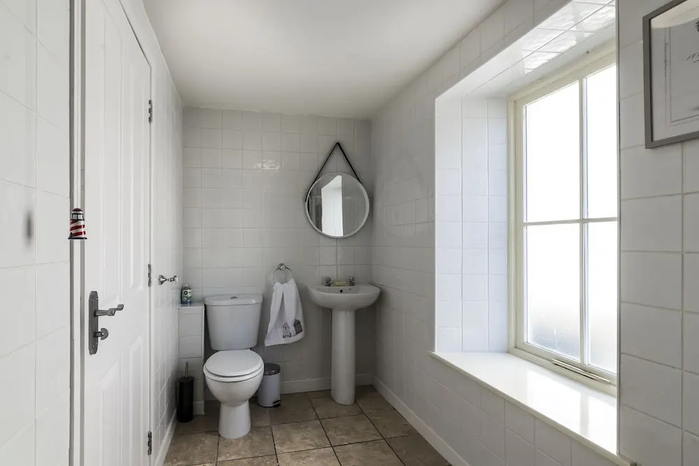The Sail, Two Bedroom Apartment - Tenby
